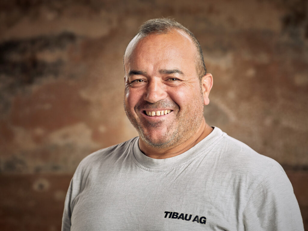 Portraitsmitarbeitendetibau 21
