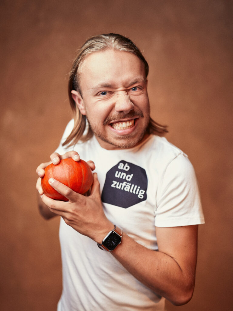 KuenstlerportraitAbUndZufaellig