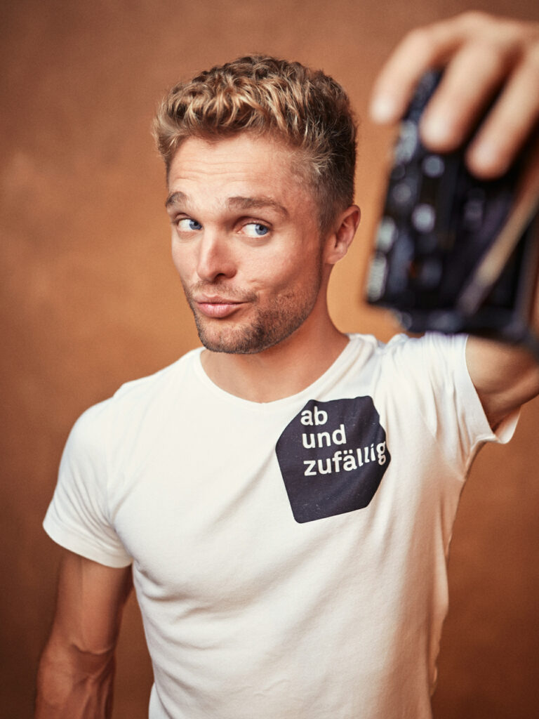 KuenstlerportraitAbUndZufaellig